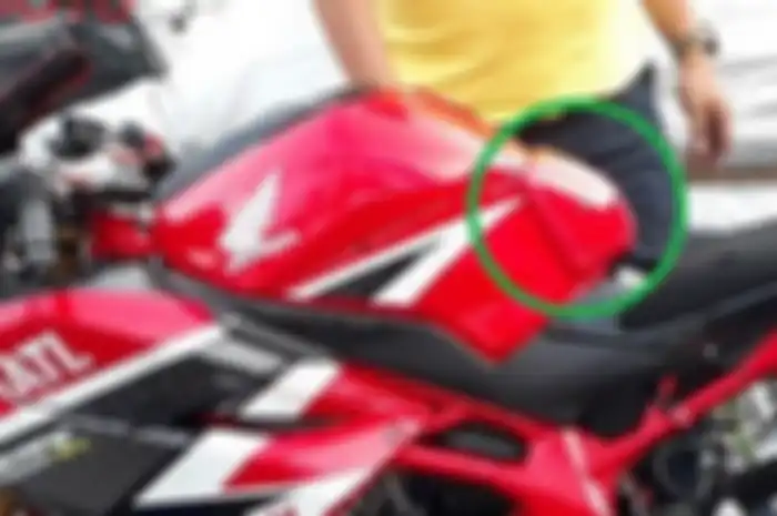 Ada tambahan punuk yang dipasang di area belakang tangki