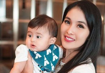 Cerita Sandra Dewi Tentang Pengalaman Raphael Moeis Divaksin