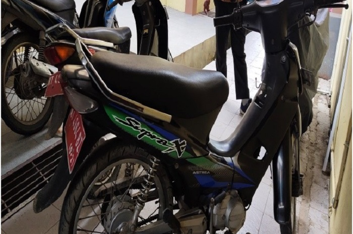 Honda Supra dan Suzuki Shogun dilelang Rp 400 ribuan, surat komplit.