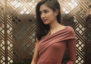 Contek Fashion Buat Kondangan Ala Mikha Tambayong. Menawan! 