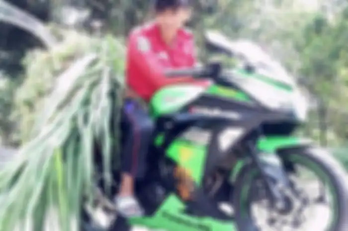 Ninja 250 FI ini biasa dipakai menyabit rumput oleh sang pemilik