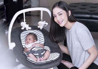 Gendong Si Kecil Ramy, Tangan Ririn Dwi Ariyanti Bikin Salfok!