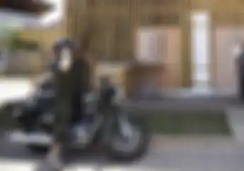 Ridwan Kamil Keliling Bandung Naik Royal Enfield Classic, Keren Abis!