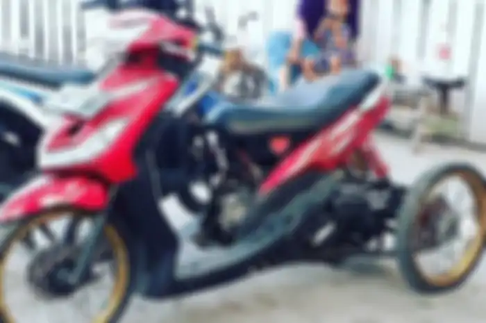 Modifikasi motor Yamaha Mio roda 3, hasil racikan bengkel RC Jaya Motor ini ternyata pakai part RX King.