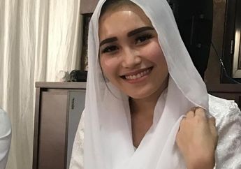 Bersuara Merdu Saat Salawat, Gerakan Kaki Ayu Ting Ting Justru Jadi Sorotan