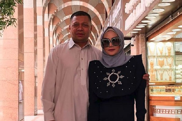 Krisdayanti dan Raul Lemos menjalani puasa sambil umrah