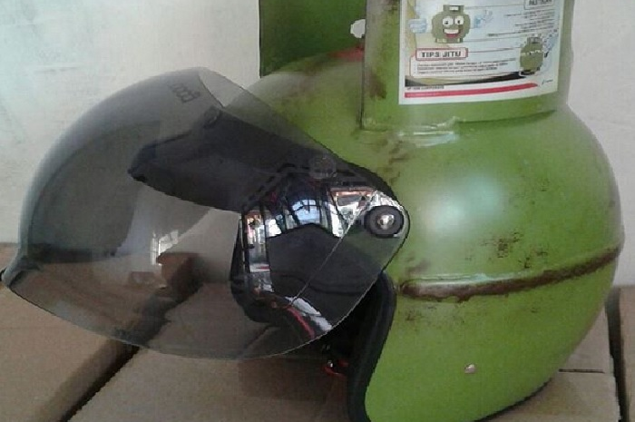 Helm tabung gas, sudah sesuai standar SNI?