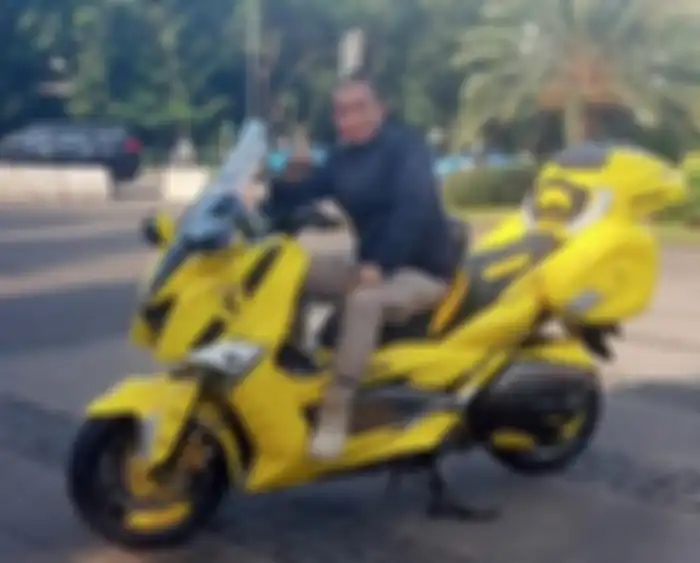 Yamaha XMAX modifikasi nuansa kuning Ferrari