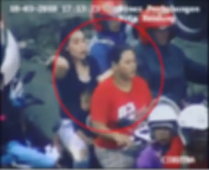 Dua Wanita yang tertciduk tidak memakai helm