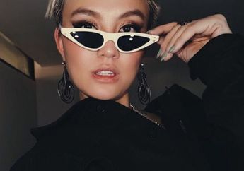 Unggah Foto Dengan Pose Pelukan, Jadi ini Pacar Baru Agnez Mo?