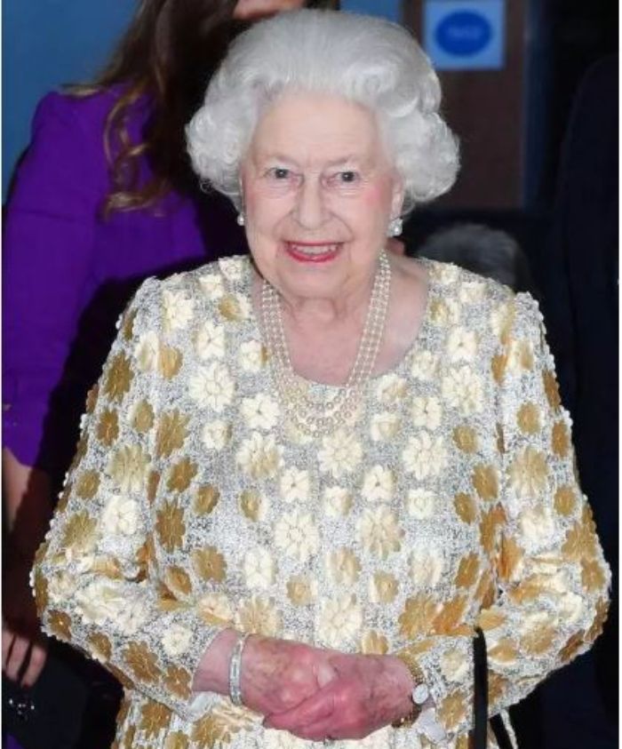 Ratu Elizabeth II kerap tunjukkan gestur mengunci tangan