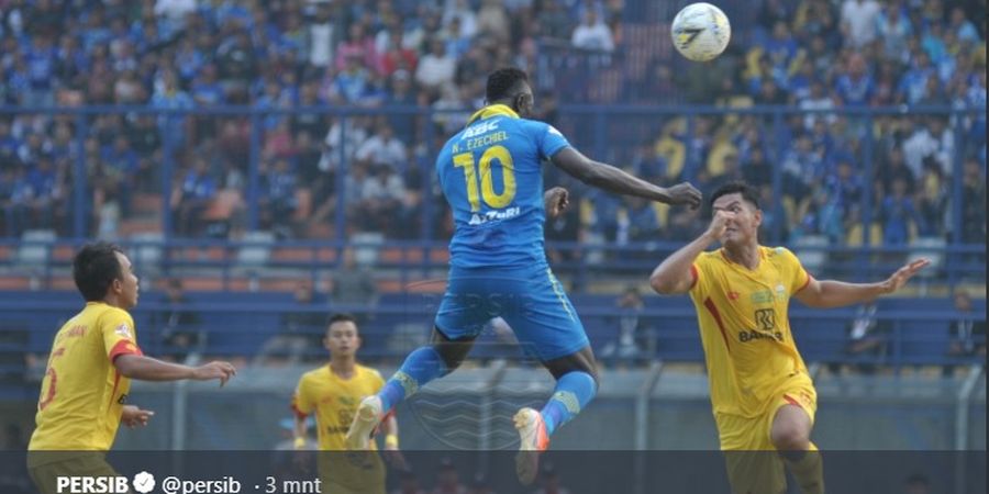 Tak Kunjung Datang, Ada Apa Ezechiel Ndouassel dengan Persib Bandung?