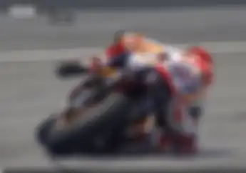 Gokil! Video Skill Tingkat Dewa Marc Marquez Saat Mendirikan Motor yang Nyaris Jatuh