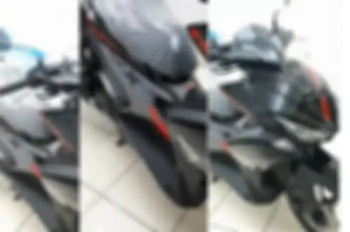 Yamaha Aerox km 32, dijual dengan konsidi baru dan terlihat masih dibungkus plastik. 