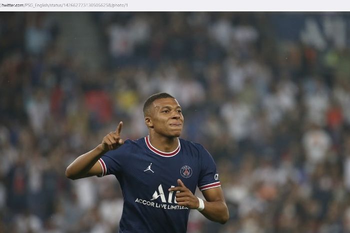 Selebrasi bintang PSG, Kylian Mbappe, usai menjebol gawang Strasbourg pada laga Liga Prancis 2021-2022.