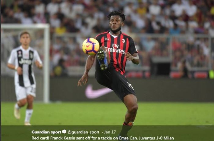 Aksi gelandang AC Milan, Franck Kessie.