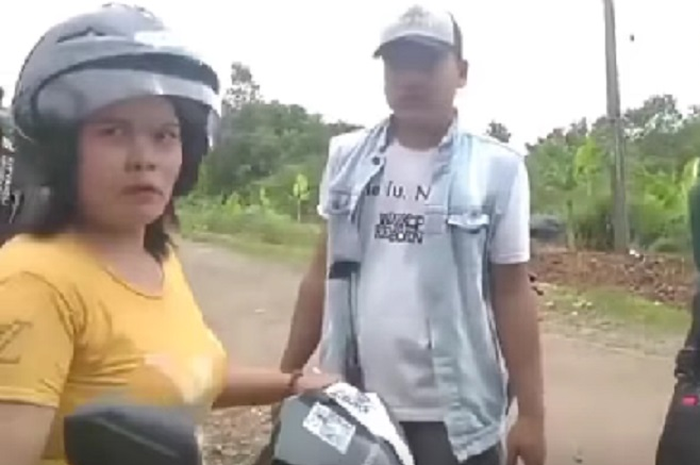 Debt collector sok jagoan dibuat enggak berkutik, kepung perempuan pemberani naik Honda Vario.