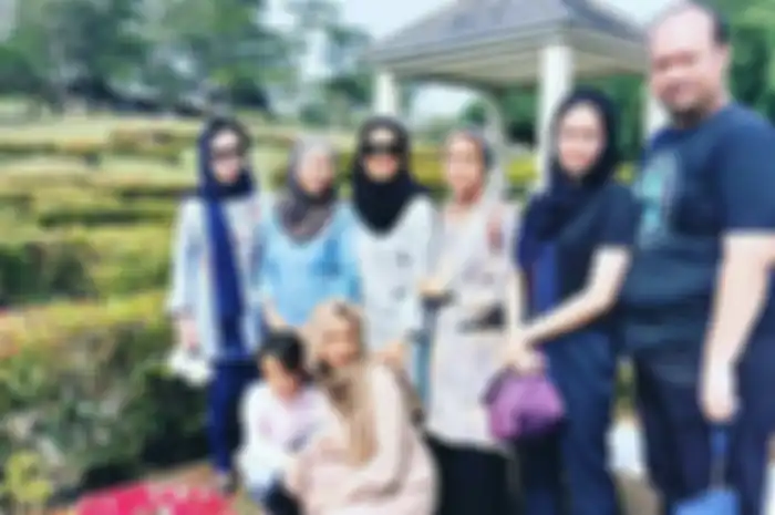 Keluarga BCL kunjungi makam sebelum 40 harian ashraf