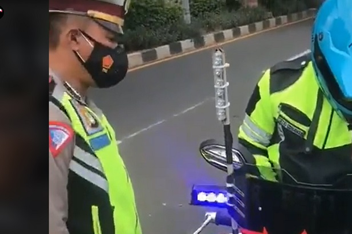 Viral, video bikers pengawal ambulans ditilang polisi, gara-gara pasang strobo dan sirine mirip motor patwal.