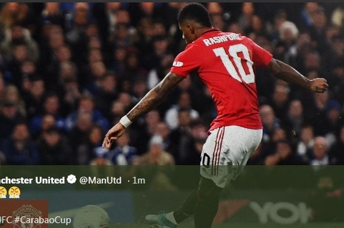 Striker Manchester United, Marcus Rashford, mencetak gol ke gawnag Chelsea dalam laga di Stamford Bridge, Rabu (30/10/2019).