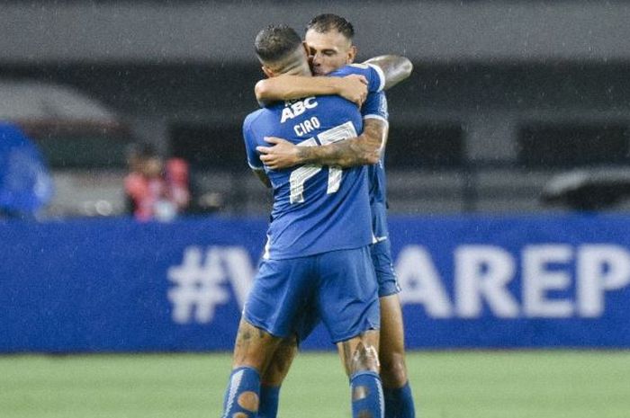 Ciro Alves saat selebrasi seusai mencetak gol dalam laga Persib Bandung Vs Borneo FC dalam laga ke-11 Liga 1 2024/2025 di Stadion Gelora Bandung Lautan Api (GBLA), Bandung, Jumat (22/11/2024).