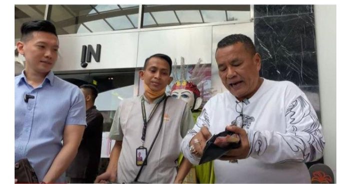 Hotman Paris saat ceritakan soal kehilangan dompet