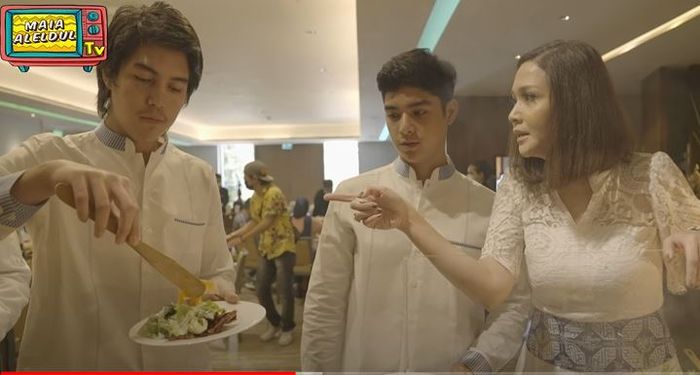 Maia Estianty bersama El Rumi dan Al Ghazali mengantre makanan di acara open house 