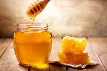 5 Manfaat bagi Kesehatan jika Teratur Minum Air Madu Hangat!