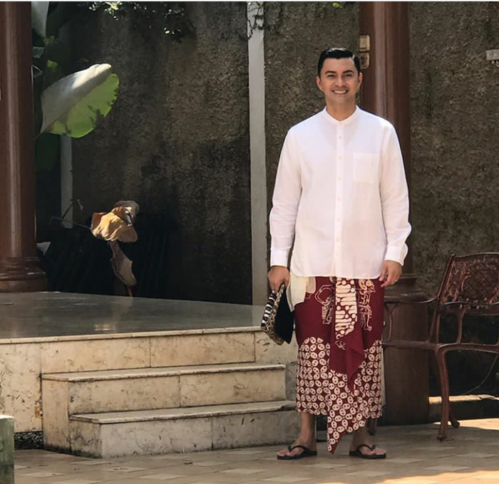 Pamer&nbsp;Foto Bertelanjang Dada, Anjasmara Tuai Kritikan dari Netizen!