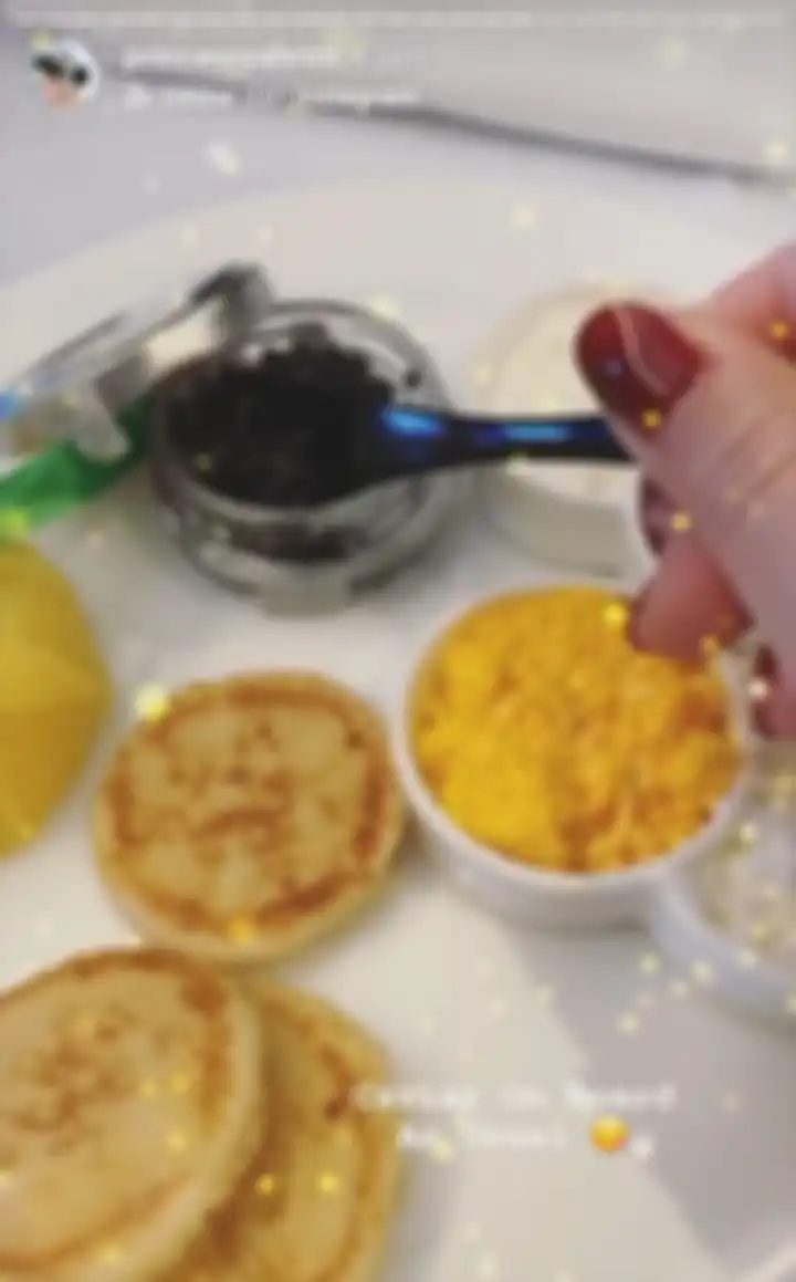 Makanan yang dimakan Syahrini saat di pesawat