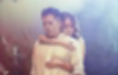 Foto BCL Peluk Ariel Noah dari Belakang Disebut Serasi, Rossa Semprot Robby Purba Gegara Singgung Mantan Luna Maya