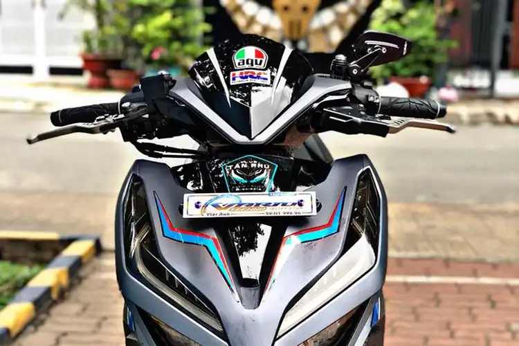 Pakai Grafis BMW HP4, Honda Vario 150 Langsung Bikin Pangling