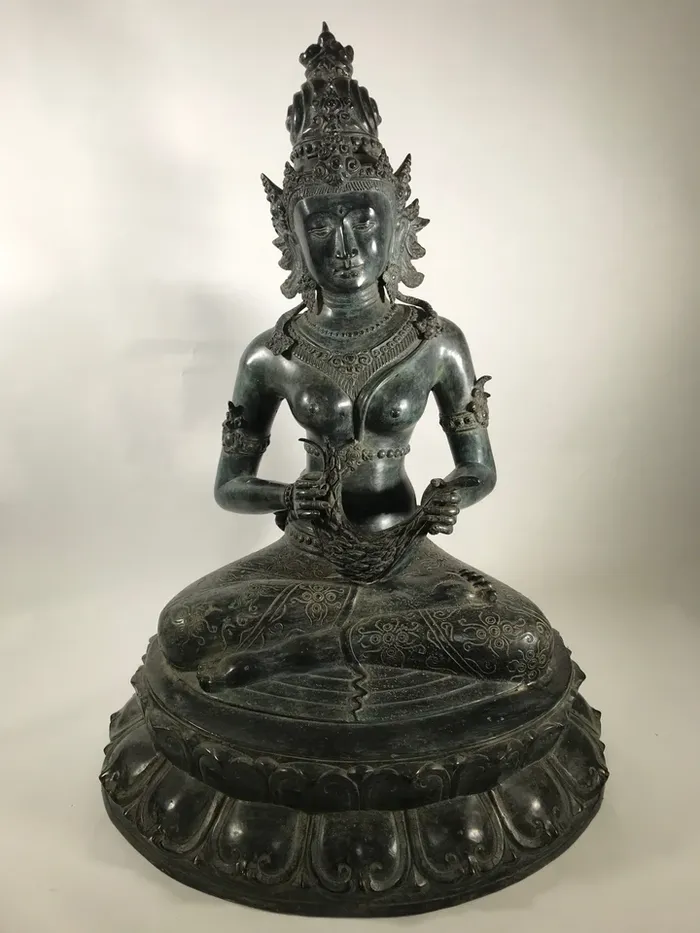 Dewi Sri, patung dari kuningan asal Jawa.