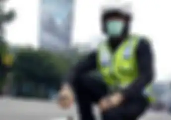 Video Tim Saber Nyapu Ranjau Paku di Flyover Tomang, Banyak Banget!
