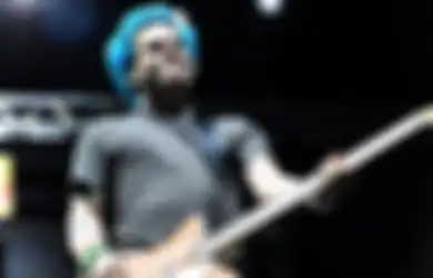 Fat Mike Sang Vokalis Meninggal Dunia di Video Klip Terbaru NOFX