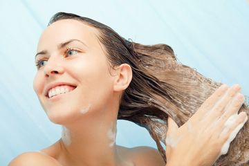 Cuaca Panas, Ini Cara Mengatasi Rambut Lepek Berminyak Tanpa Keramas
