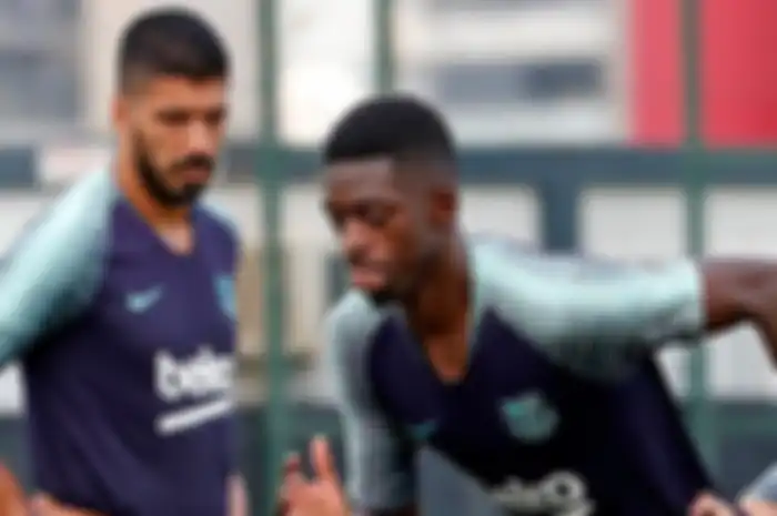 Luis Suarez (kiri) dan Ousmane Dembele (kanan)
