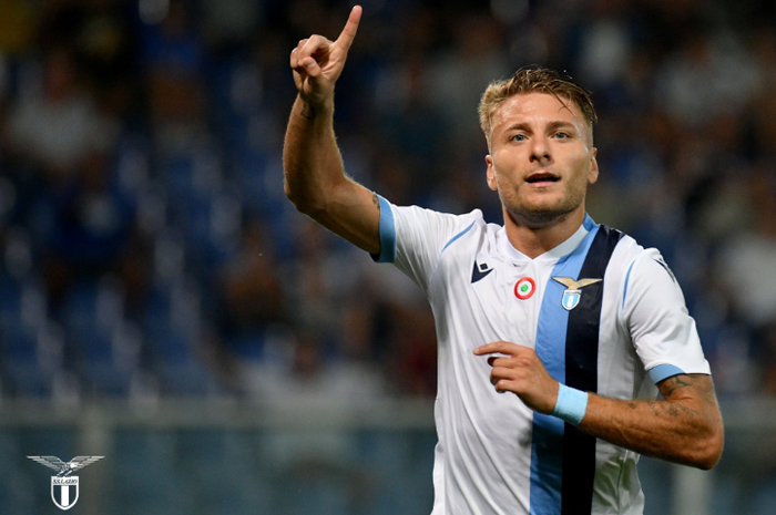 Striker Lazio, Ciro Immobile, merayakan gol yang dicetaknya ke gawang Sampdoria dalam laga perdana Liga Italia Serie A 2019-2020, Senin (26/8/2019) di Stadion Luigi Ferraris, Genoa.