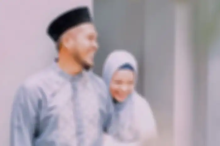 Dewi Sandra dan suami