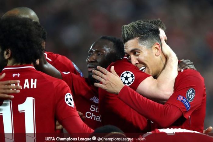 Penyerang Liverpool, Roberto Firmino, merayakan gol dengan rekan-rekannya dalam laga leg I babak perempat final Liga Champions kontra Porto di Stadion Anfield, 9 April 2019.