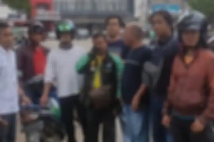 Pemotor ojek online serahkan diri usai menabrak Kapolda Sumsel.