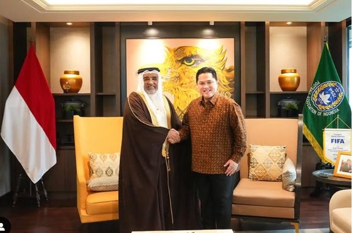 Ketua Umum PSSI Erick Thohir bertemu Duta Besar Kerajaan Bahrain Ahmed Abdulla Alharmasi Alhajeri di Jakarta, Selasa (11/3/2025), untuk membahas pertandingan Timnas Indonesia versus Bahrain dalam lanjutan putaran ketiga Kualifikasi Piala Dunia 2026 zona Asia. 