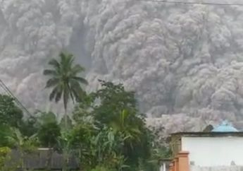 Gunung Semeru Erupsi, Warga di Lumajang Panik Saat Berusaha Selamatkan Diri