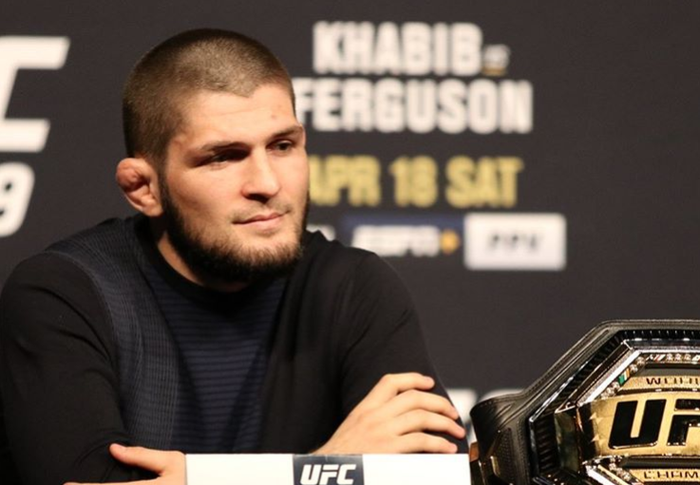 Pensiunan jagoan kelas ringan, Khabib Nurmagomedov kesulitan memprediksi salah satu duel yang bakal manggung di UFC 260.