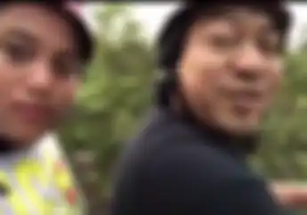 Video Liburan Asyik Ala Komedian Komeng, Trabas Hutan Bakau Bareng Anak Naik ATV