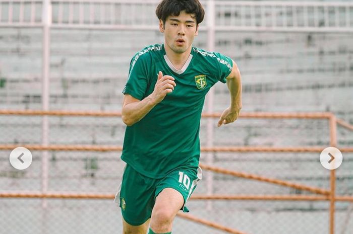 Pemain asing Persebaya Surabaya, Taisei Marukawa, saat menjalani latihan perdana secara terpisah dengan Bajul Ijo, Selasa (1/6/2021).