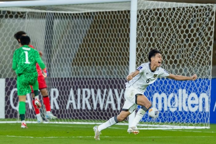 Gelandang Timnas U-17 Indonesia Evandra Florasta selebrasi gol ke gawang Korea Selatan dalam laga pertama Piala Asia U-17 2025 di Prince Abdullah Al-Faisal Stadium, Jeddah, Arab Saudi, 4 April 2025.