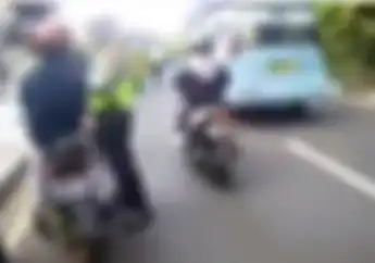 Hebat! Video Trik Lolos dari Razia, Cuma Tunjukin Ini ke Polisi Tanpa Perlu Banting Motor