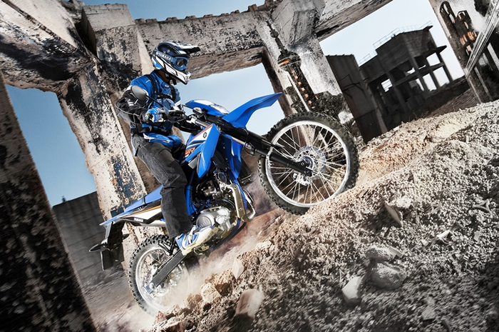 Yamaha WR125R cocok dipakai di segala medan