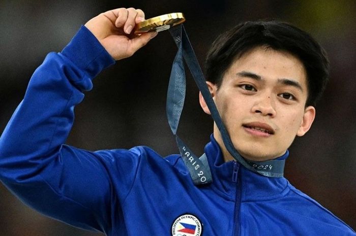 Atlet senam Filipina Carlos Yulo meraih medali emas Olimpiade Paris 2024, Sabtu (3/8/2024) di Bercy Arena, Paris. Filipina menjadi negara pertama Asia Tenggara yang meraih medali di Olimpiade tahun ini.